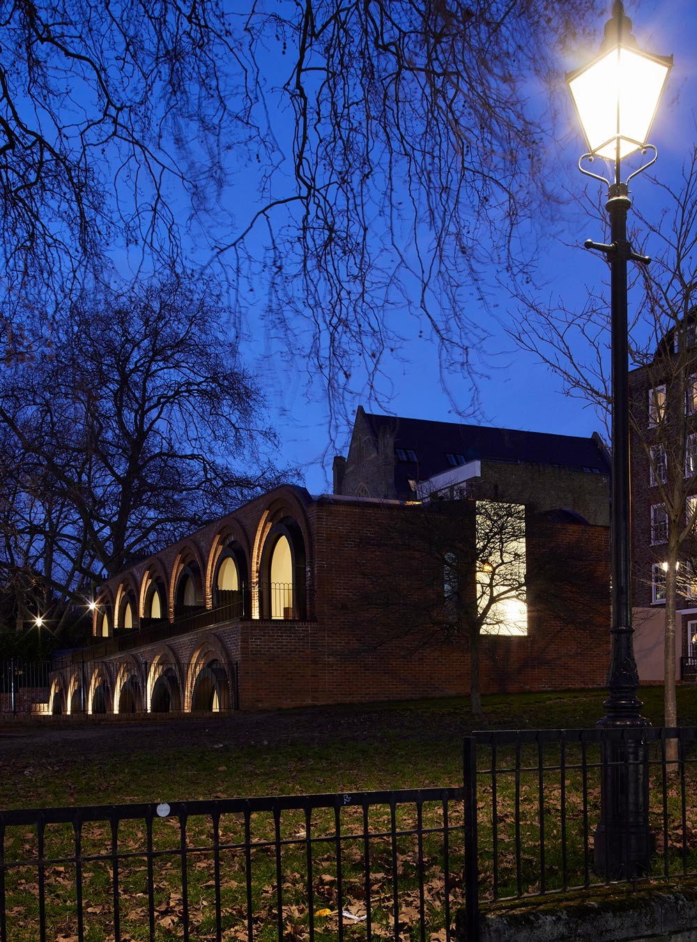 Visión nocturna con los arcos iluminados