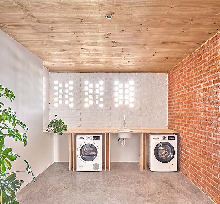 Estancia con dos lavadoras