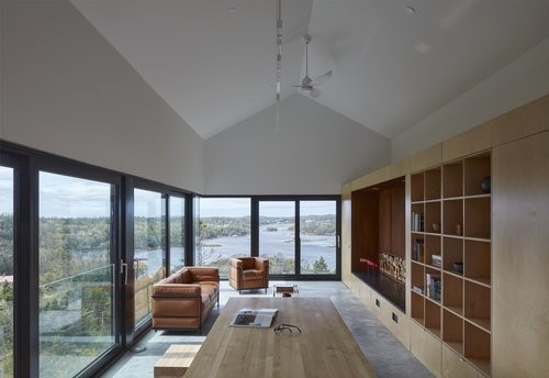 Salón con ventanales y vistas