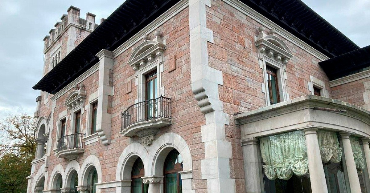 A la venta el Hotel Castillo del Bosque la Zoreda, un palacete del siglo XX, por 7 millones