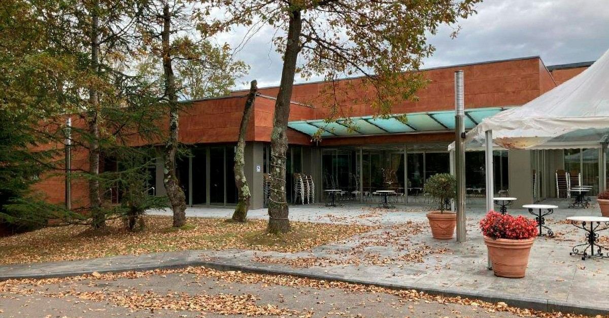 A la venta el Hotel Castillo del Bosque la Zoreda, un palacete del siglo XX, por 7 millones