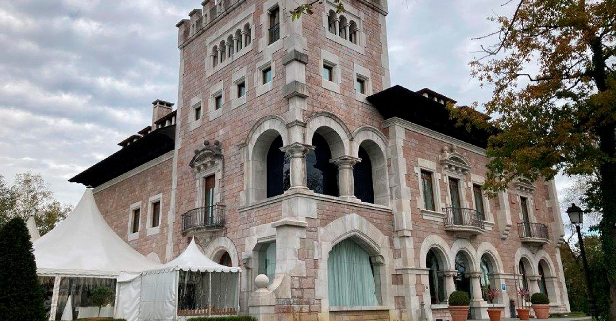 A la venta el Hotel Castillo del Bosque la Zoreda, un palacete del siglo XX, por 7 millones