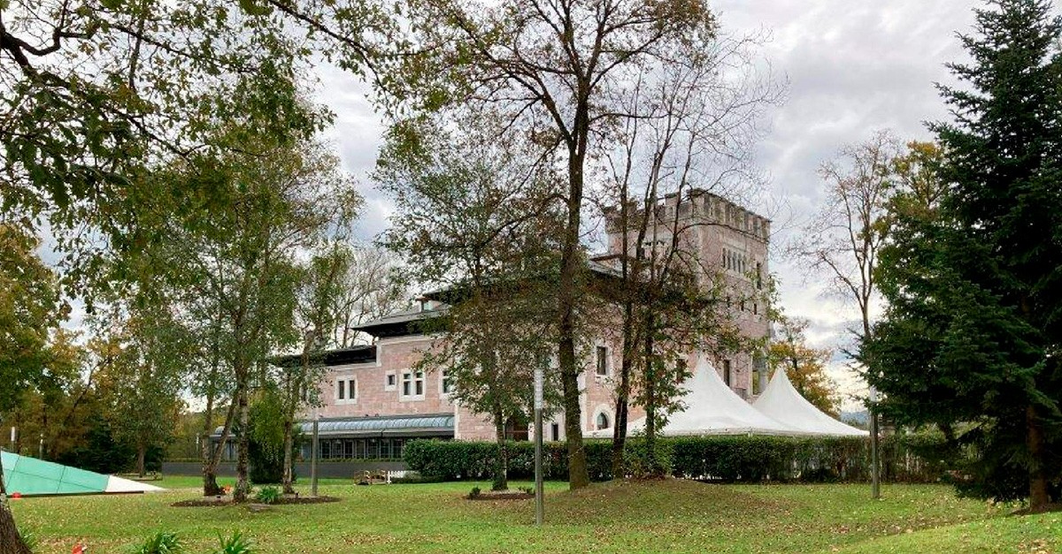 A la venta el Hotel Castillo del Bosque la Zoreda, un palacete del siglo XX, por 7 millones