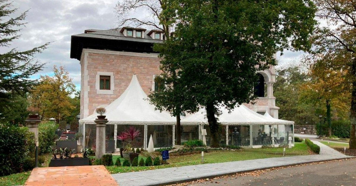 A la venta el Hotel Castillo del Bosque la Zoreda, un palacete del siglo XX, por 7 millones