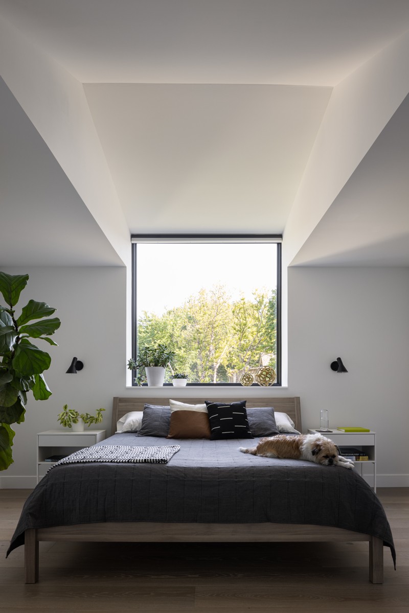 Dormitorio con ventana