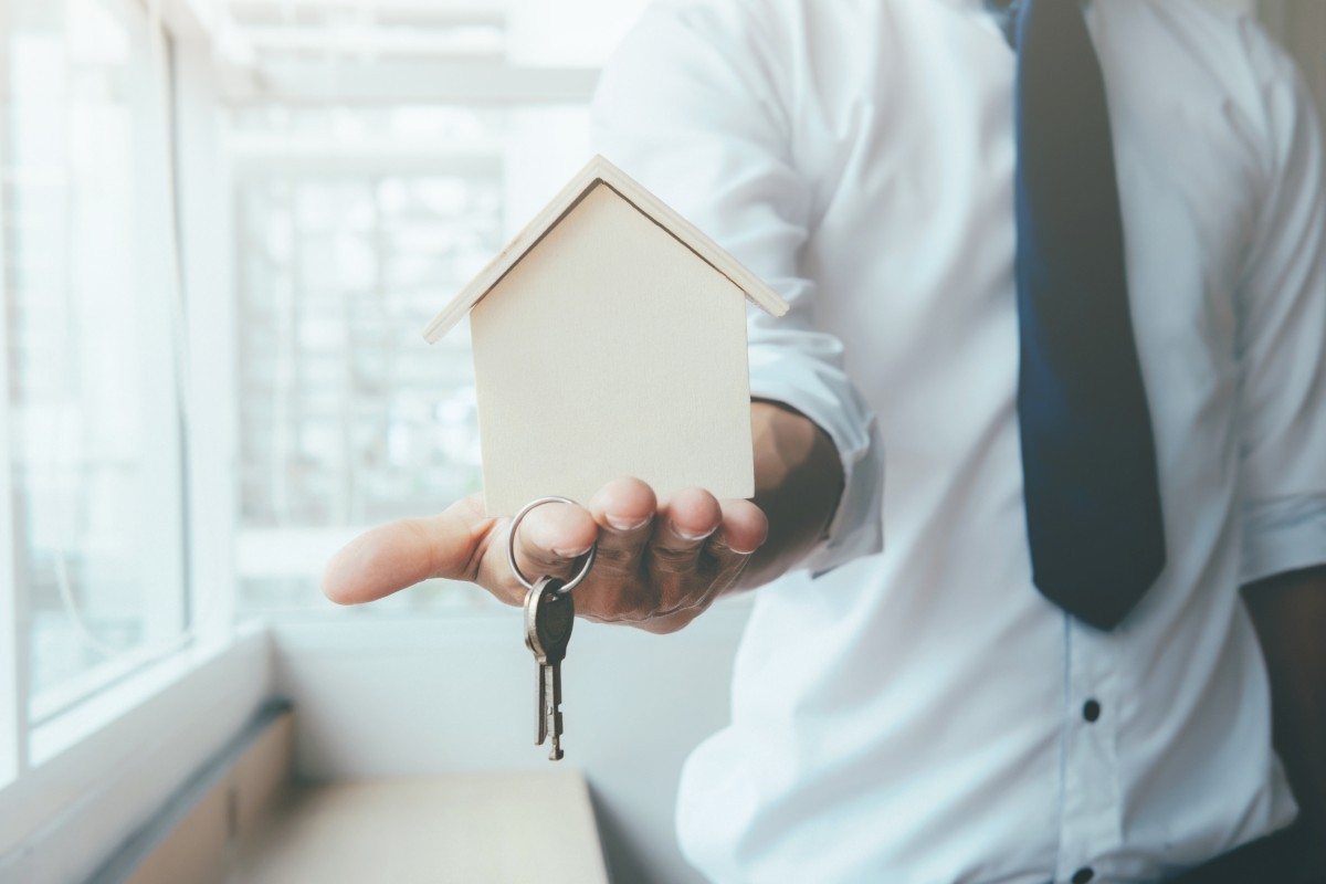 How do you find out who owns a house in Spain?