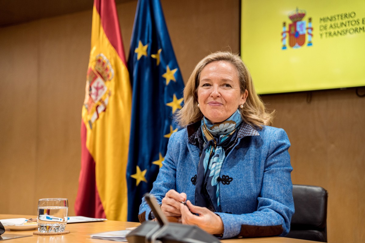 Archivo - La vicepresidenta segunda y ministra de Asuntos Económicos y Transformación Digital, Nadia Calviño, durante un encuentro con representantes de entidades financieras y asociaciones de usuarios para analizar la aplicación del Código de Buenas Prác