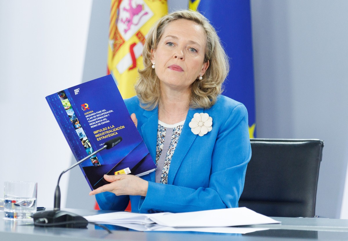 La vicepresidenta primera y ministra de Asuntos Económicos y Transformación Digital, Nadia Calviño, durante una rueda de prensa posterior a la reunión del Consejo de Ministros, en el Palacio de La Moncloa, a 6 de junio de 2023, en Madrid (España). El Cons