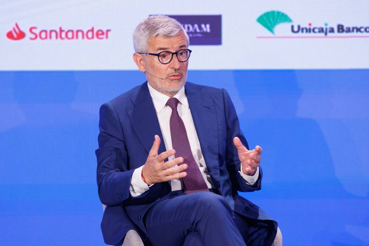 El CEO del Banco Santander España, Ángel Rivera, es entrevistado durante el acto central por el 45º aniversario del diario económico ‘Cinco Días’, en el Teatro Real, a 13 de junio de 2023, en Madrid (España).