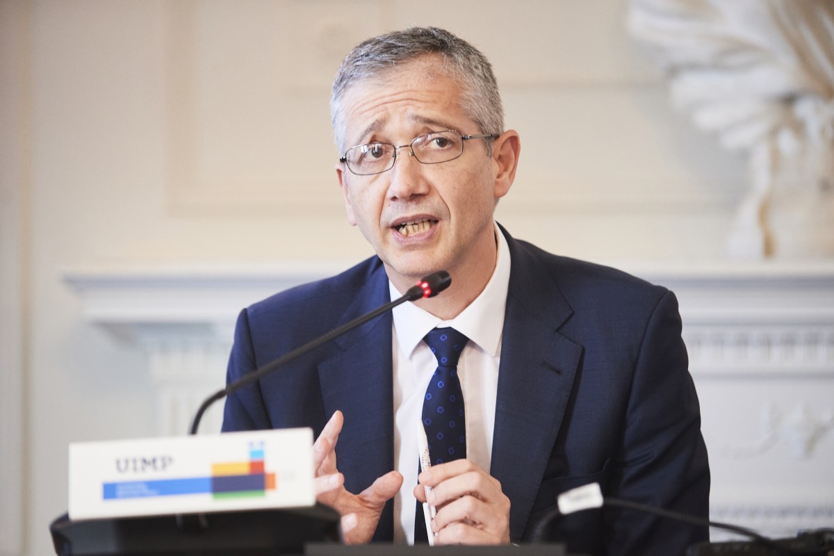 El Gobernador del Banco de España, Pablo Hernández de Cos, interviene durante la segunda jornada del curso de la APIE de la Universidad Internacional Menéndez Pelayo (UIMP), a 23 de junio de 2023, en Santander, Cantabria (España).