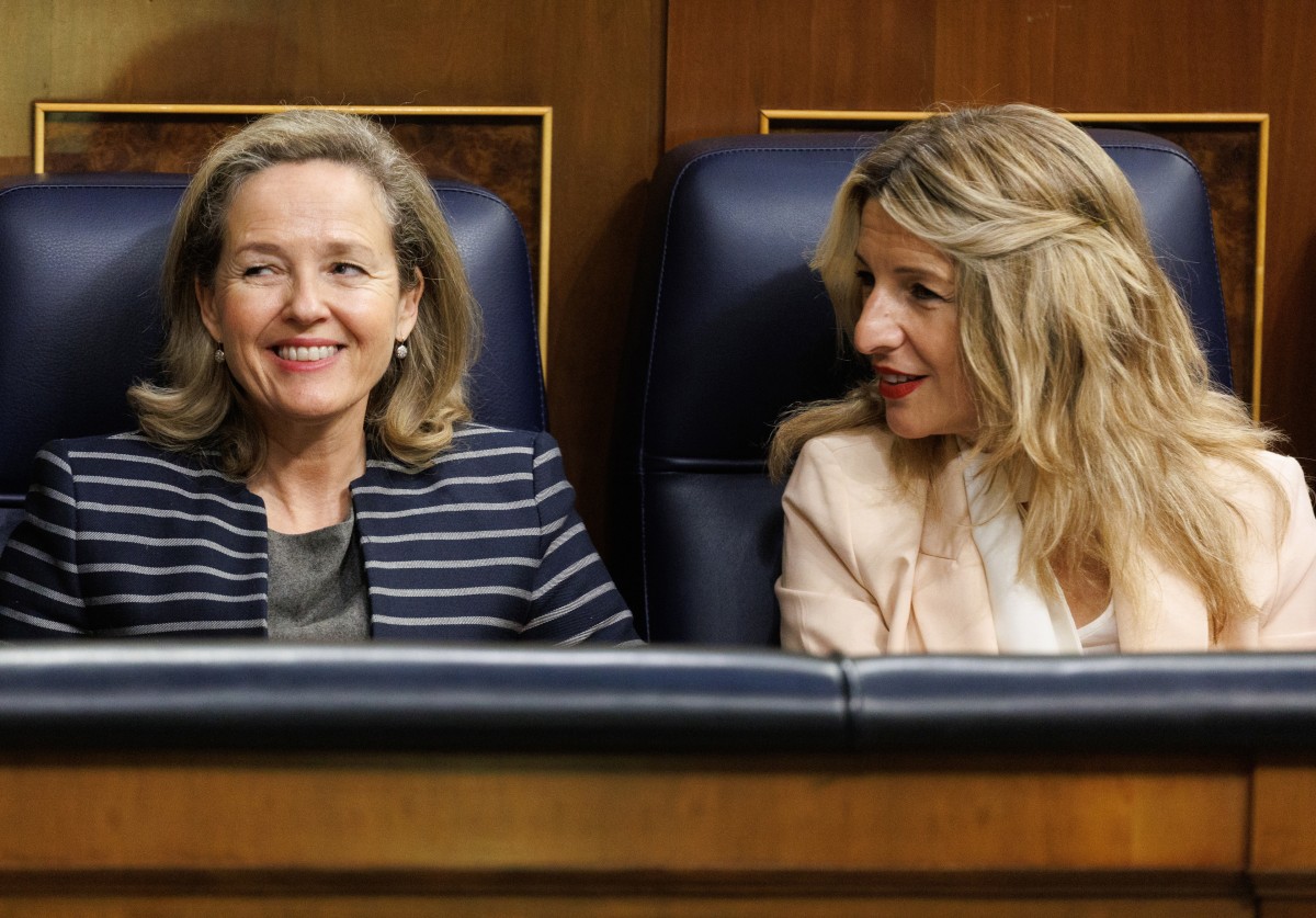  La vicepresidenta primera y ministra de Asuntos Económicos y Transformación Digital, Nadia Calviño (i) y la vicepresidenta segunda y ministra de Trabajo y Economía Social, Yolanda Díaz (d), en una imagen de archivo