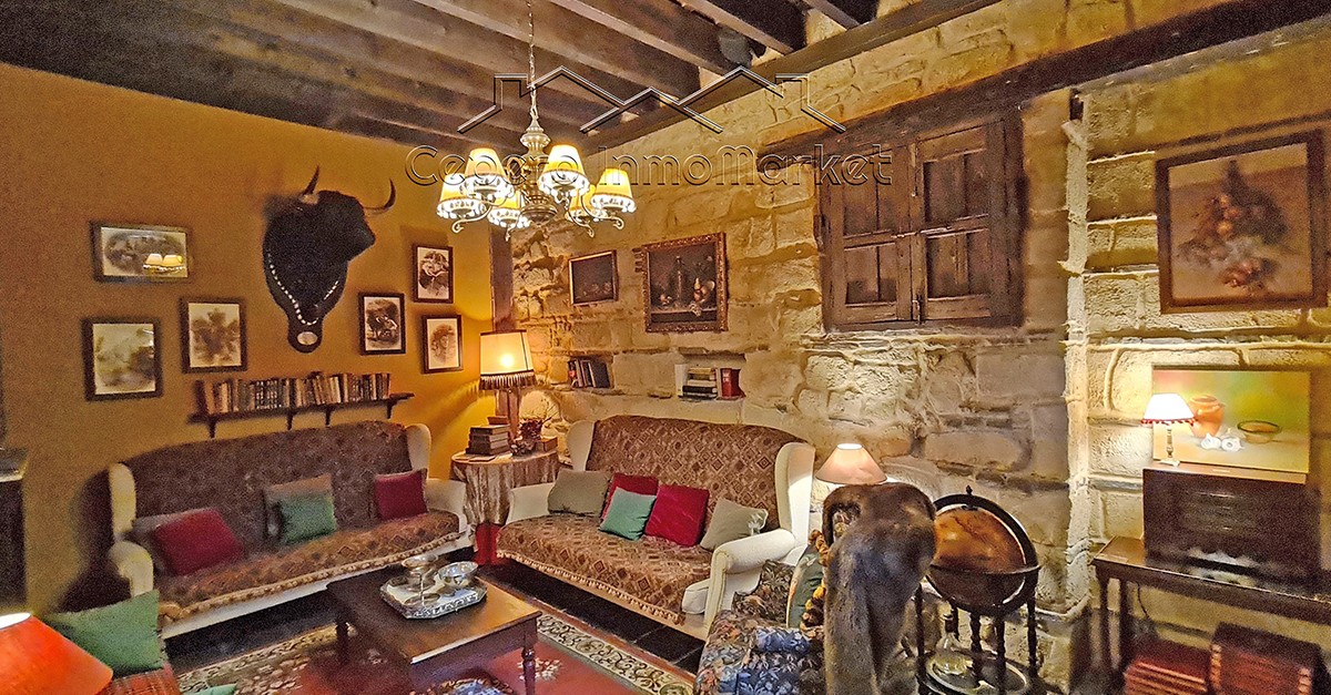 A la venta esta casa-palacio del S. XIX en Jerez con más de 1.500 m2 por 1,2 millones