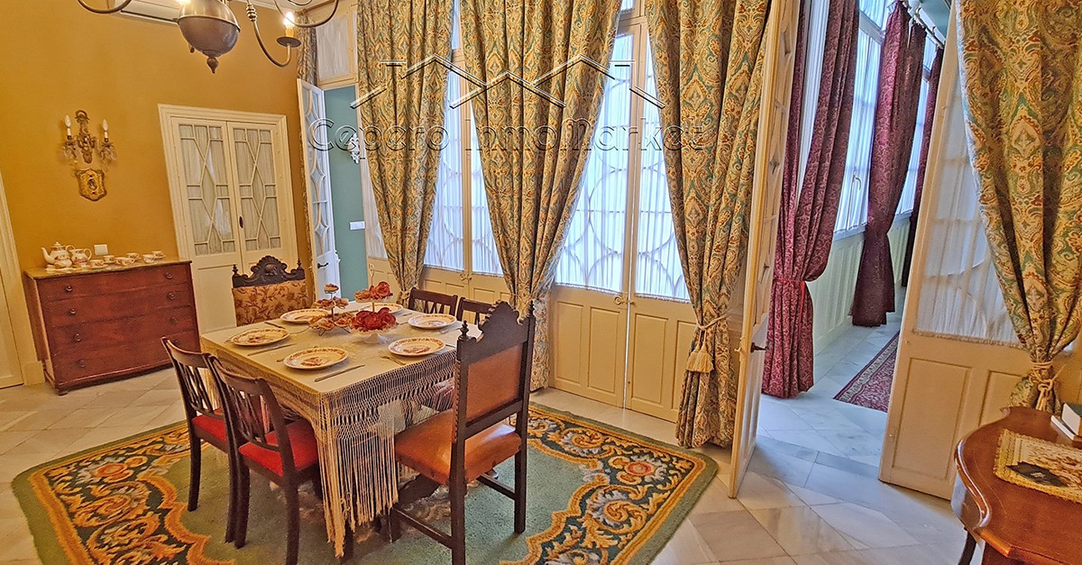 A la venta esta casa-palacio del S. XIX en Jerez con más de 1.500 m2 por 1,2 millones