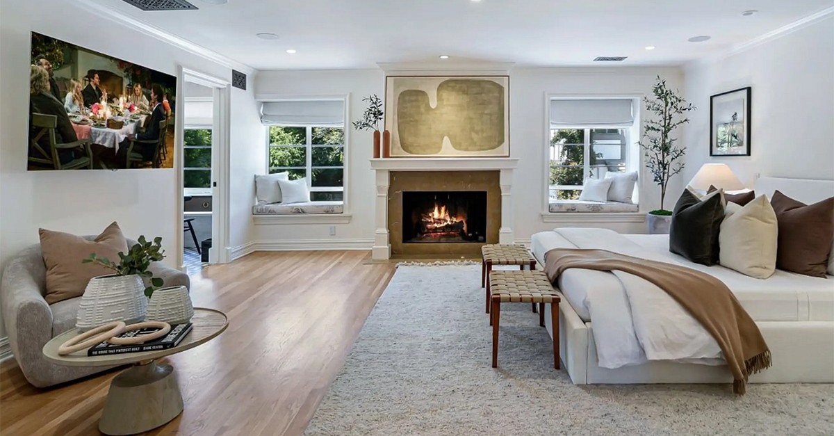 Rihanna pone a la venta una de sus mansiones de Beverly Hills por 9,8 millones de euros