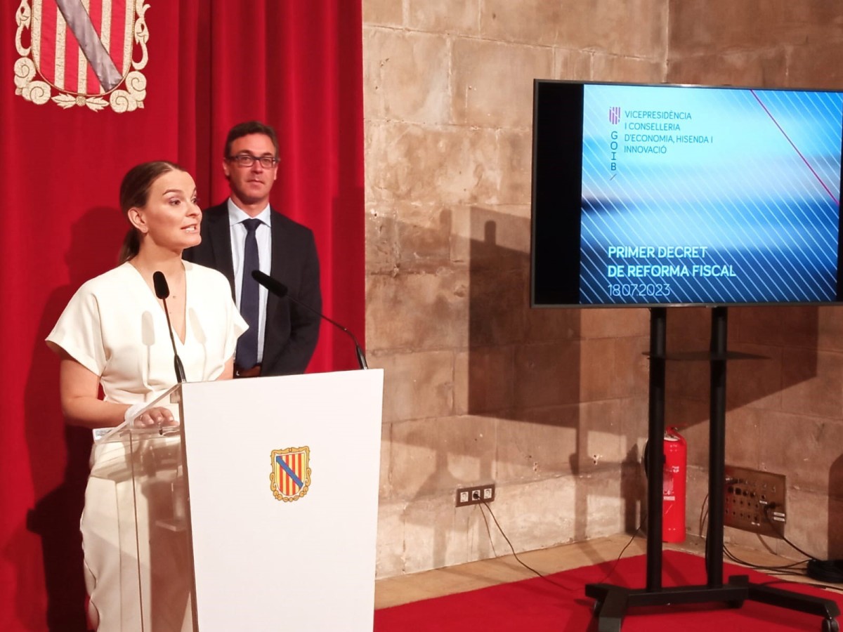 La presidenta del Govern, Marga Prohens, y el portavoz del Ejecutivo, Antoni Costa.