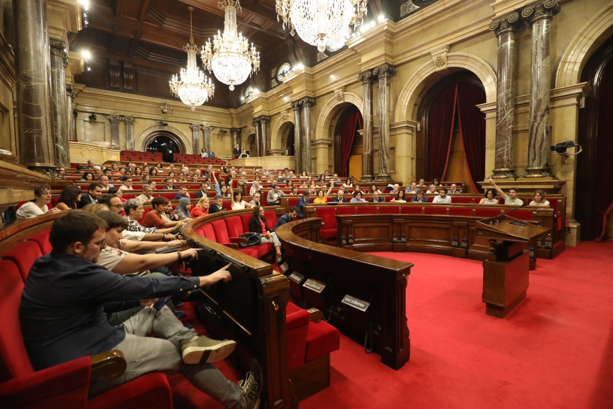 El Parlamento catalán pide aumentar la expropiación forzosa a grandes tenedores de viviendas El Parlamento catalán pide aumentar la expropiación forzosa a grandes tenedores de viviendas