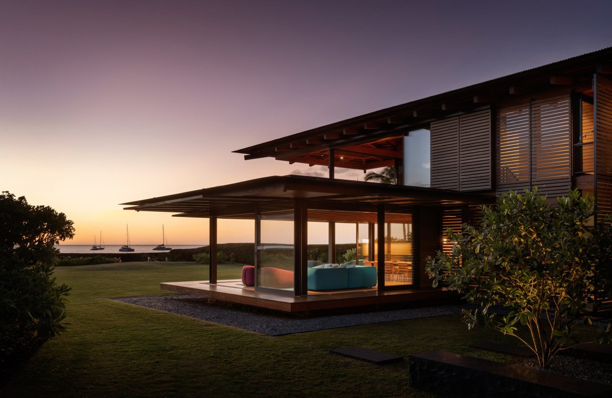 La casa se contempla como un refugio con vistas al mar y a las montañas