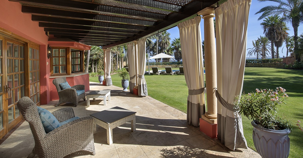 La mansión de los 55 millones de Marbella cuenta terrazas y amplios jardínes