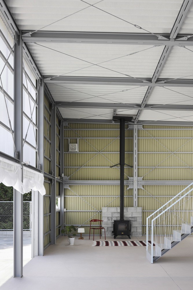 Interior minimalista de la construcción