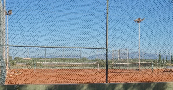 El club compta amb 5 pistes de terra batuda