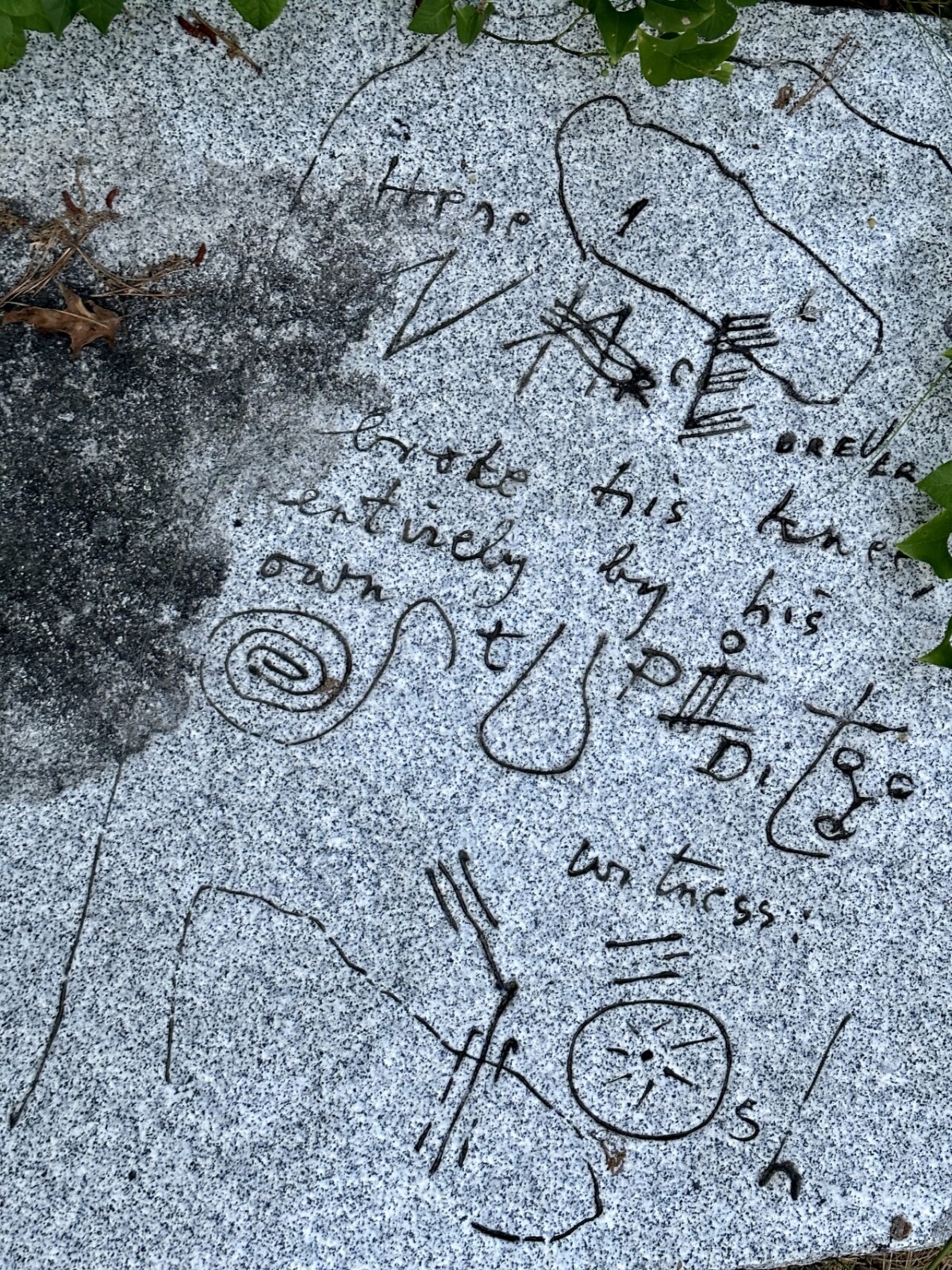 La vivienda fue la última morada de Marcel Breuer. En sus cercanías se encuentra la losa donde descansan él y su mujer