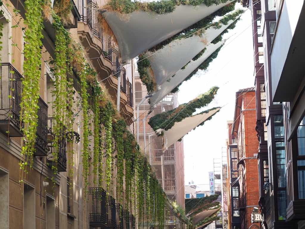 Consejos para fijar un toldo en la terraza sin perforar el suelo —  idealista/news