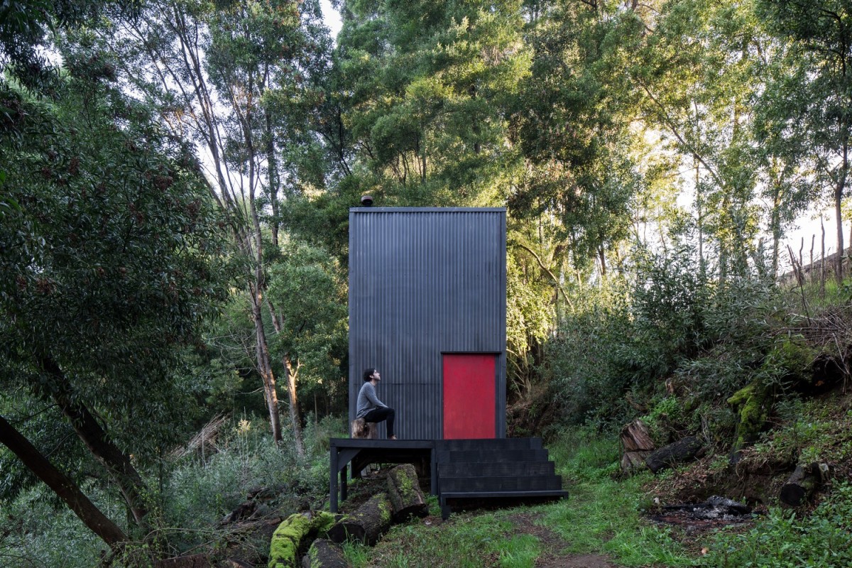 3x3 cabin is a refuge from the urban world