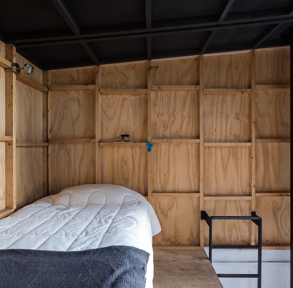 3x3 cabin is a refuge from the urban world