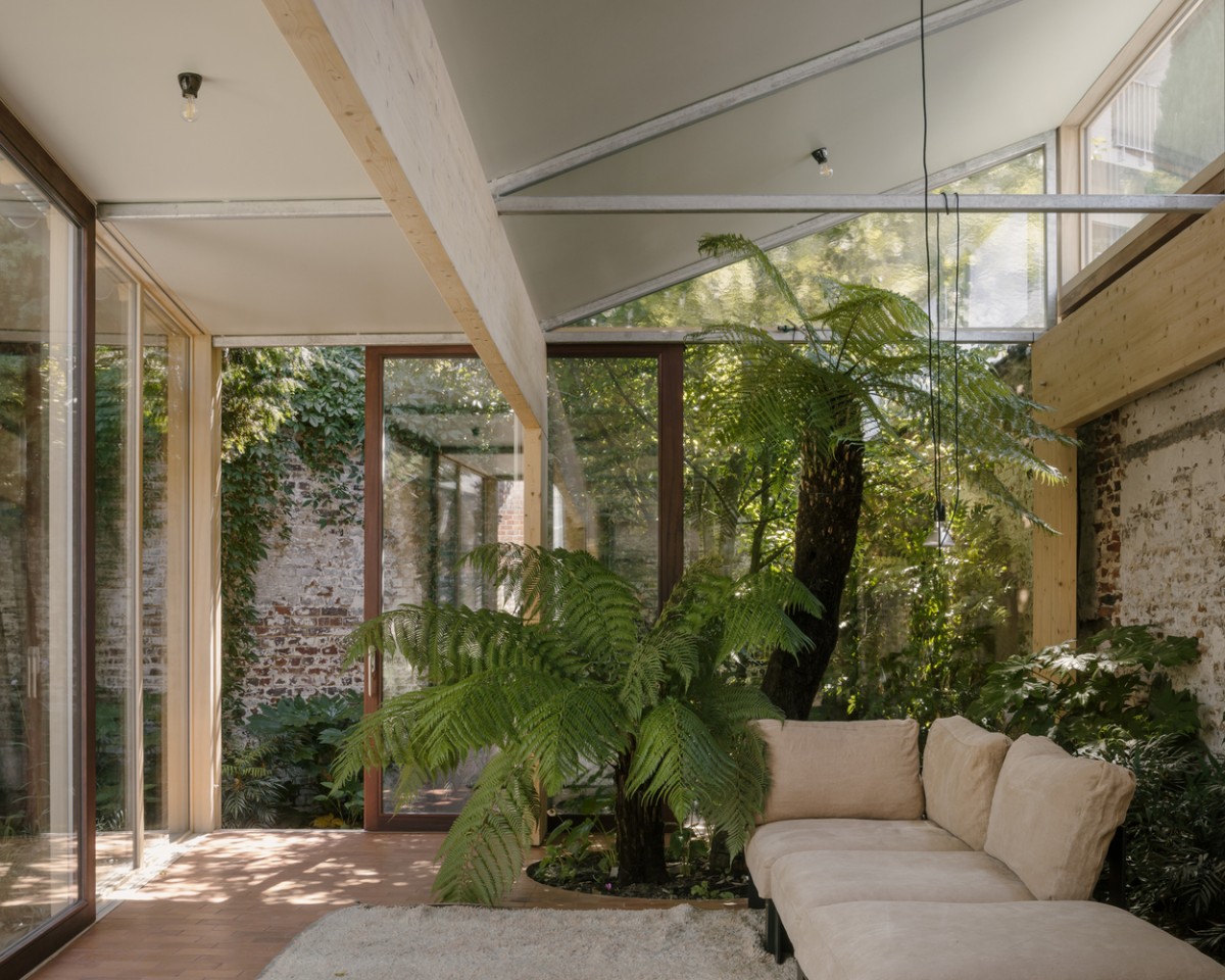 Salón con vegetación