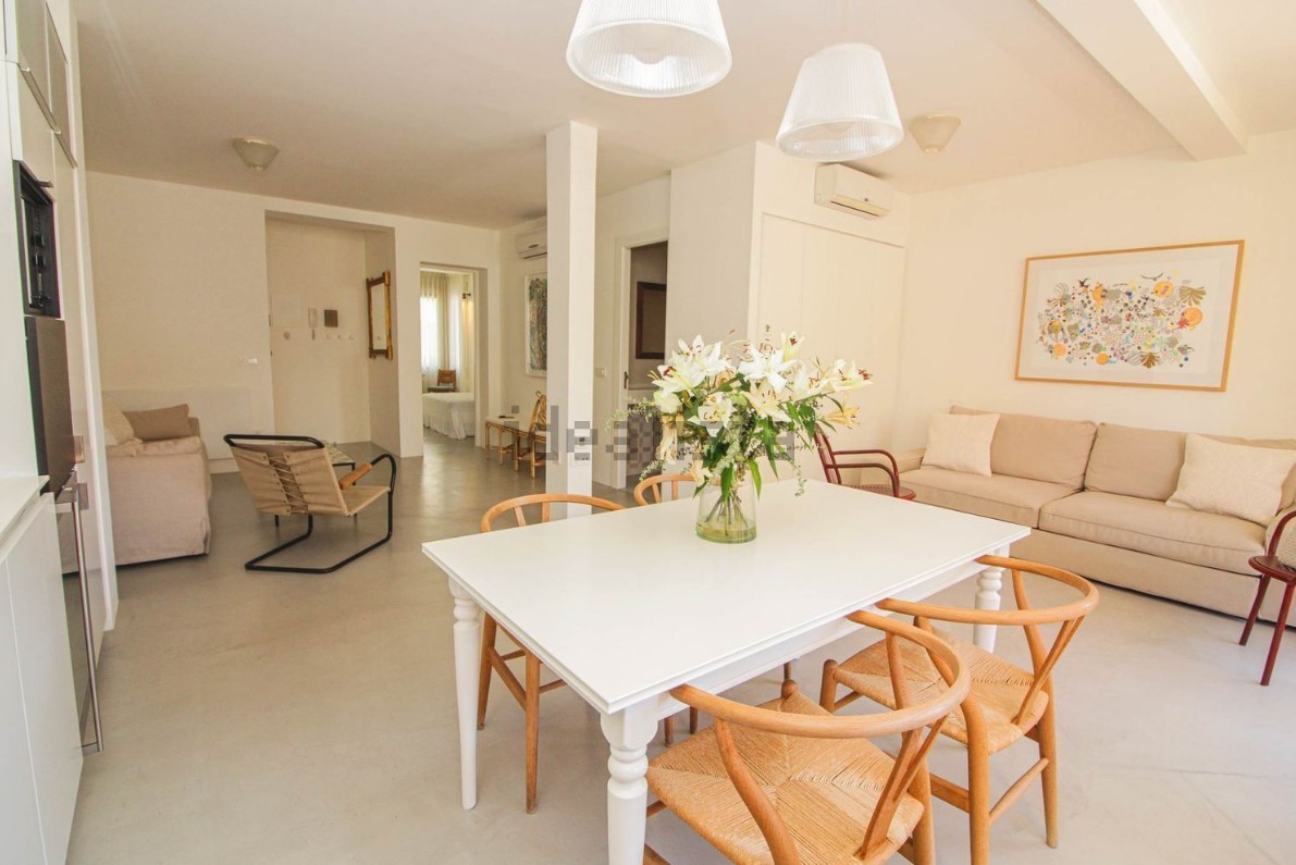 Foreigners are still very interested in renting houses in Spain, especially on the coast