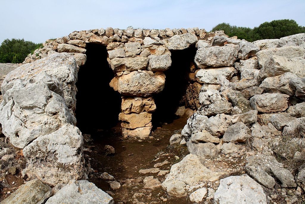 Navalots, the houses of the dead that we can visit in Menorca