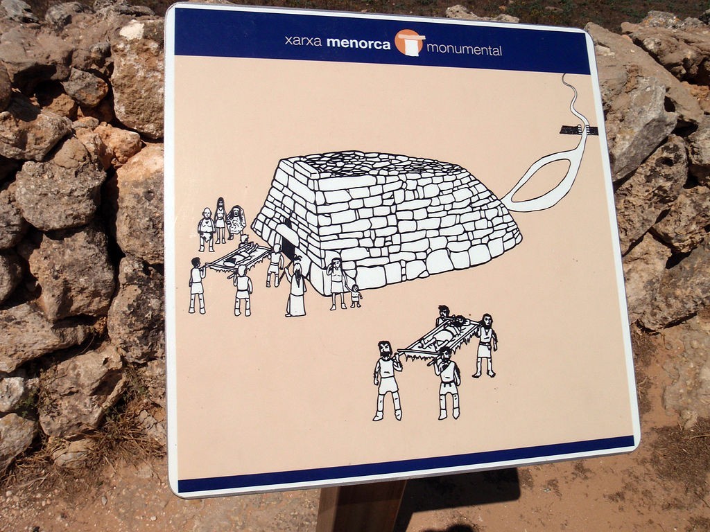 Navalots, the houses of the dead that we can visit in Menorca
