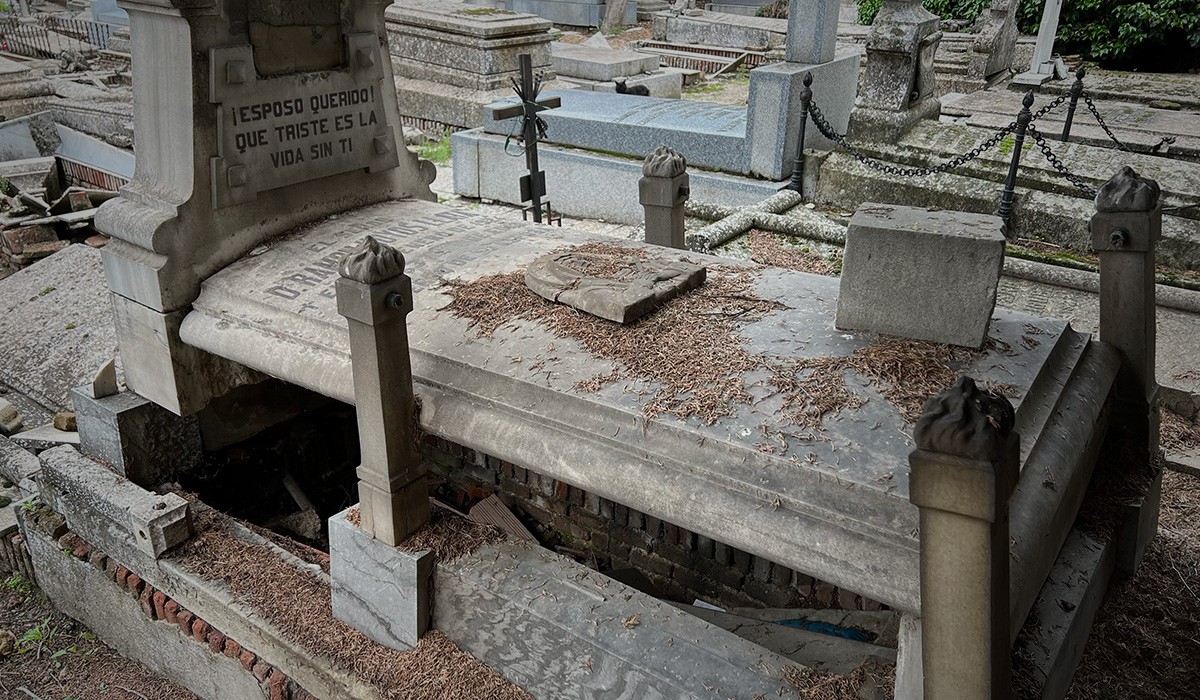 Cementerio antiguo de la Almudena, zona “de epidemias”. Cementerio antiguo de la Almudena, zona “de epidemias”.