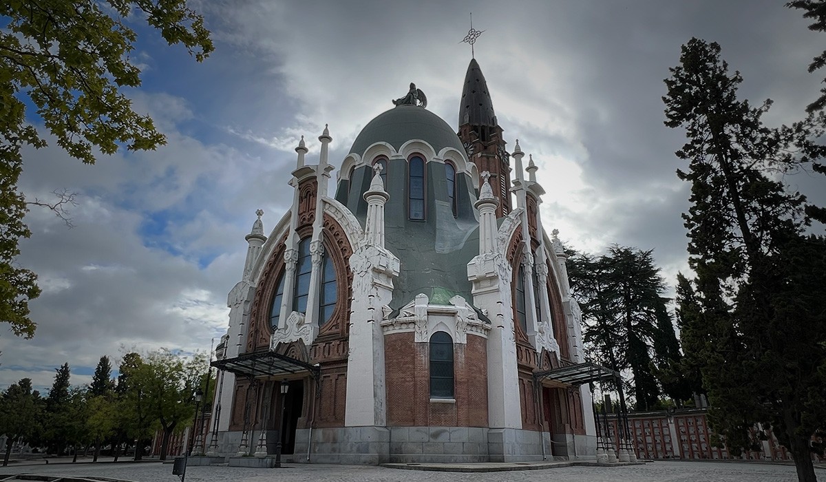 Capilla del cementerio de la Almudena. Capilla del cementerio de la Almudena.