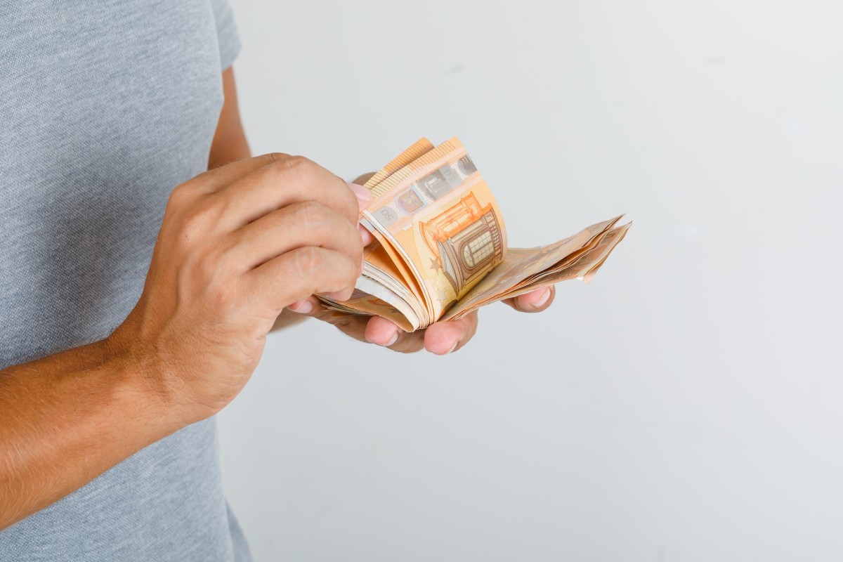Dejar dinero a familiar