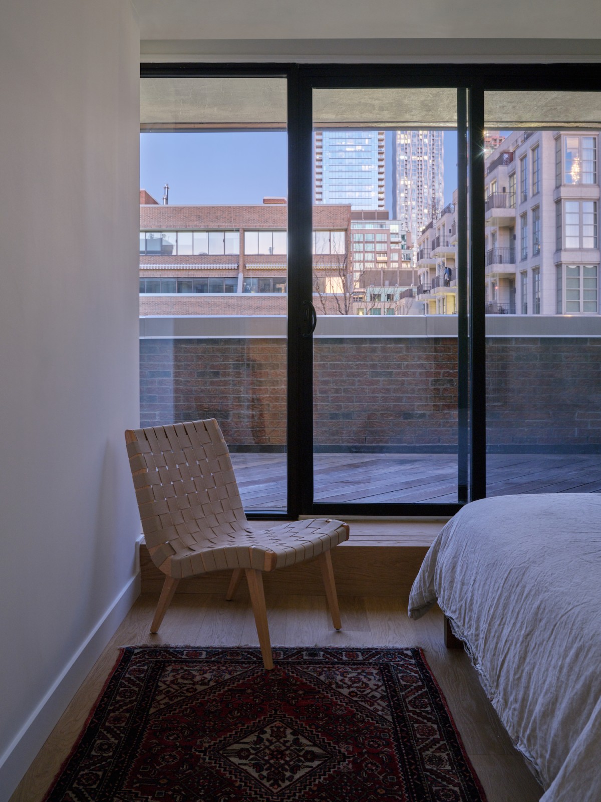 Dormitorio con acceso a terraza