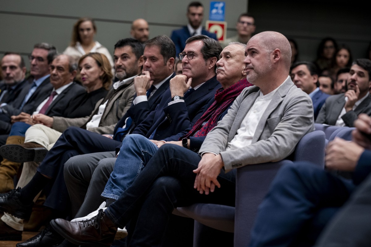 (I-D) El presidente de Cepyme, Gerardo Cuerva; el presidente de CEOE, Antonio Garamendi; el secretario general de UGT, Pepe Álvarez y el secretario general de CCOO, Unai Sordo, en la toma de posesión del cargo de Yolanda Díaz el pasado 21 de noviembre