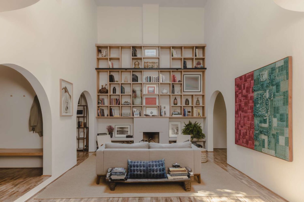 Salón decorado y amueblado