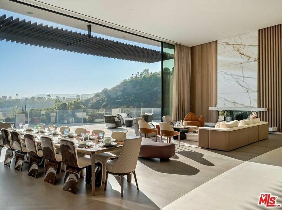 Megamansión en Bel-Air (Los Ángeles, CA). Salón con vistas