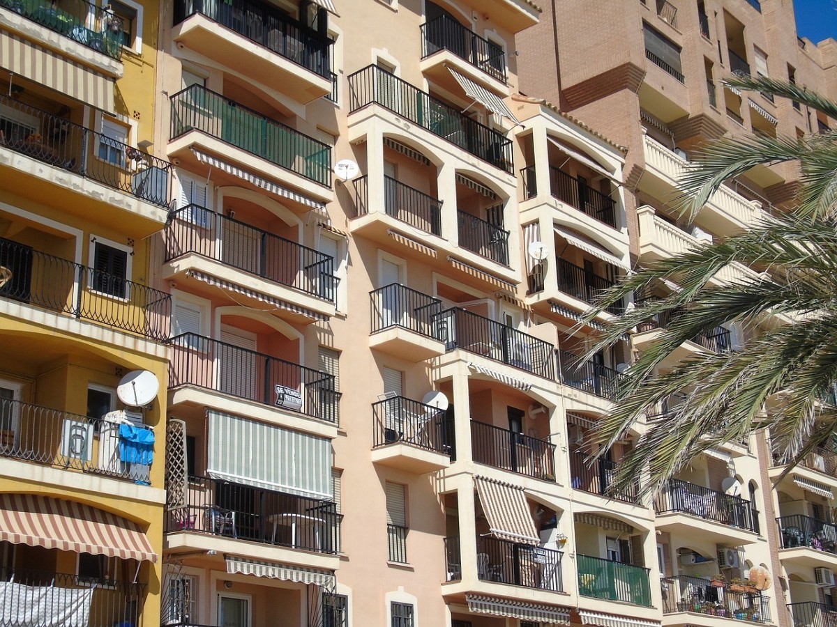 Living in Valencia: pros and cons, best areas and quality of life