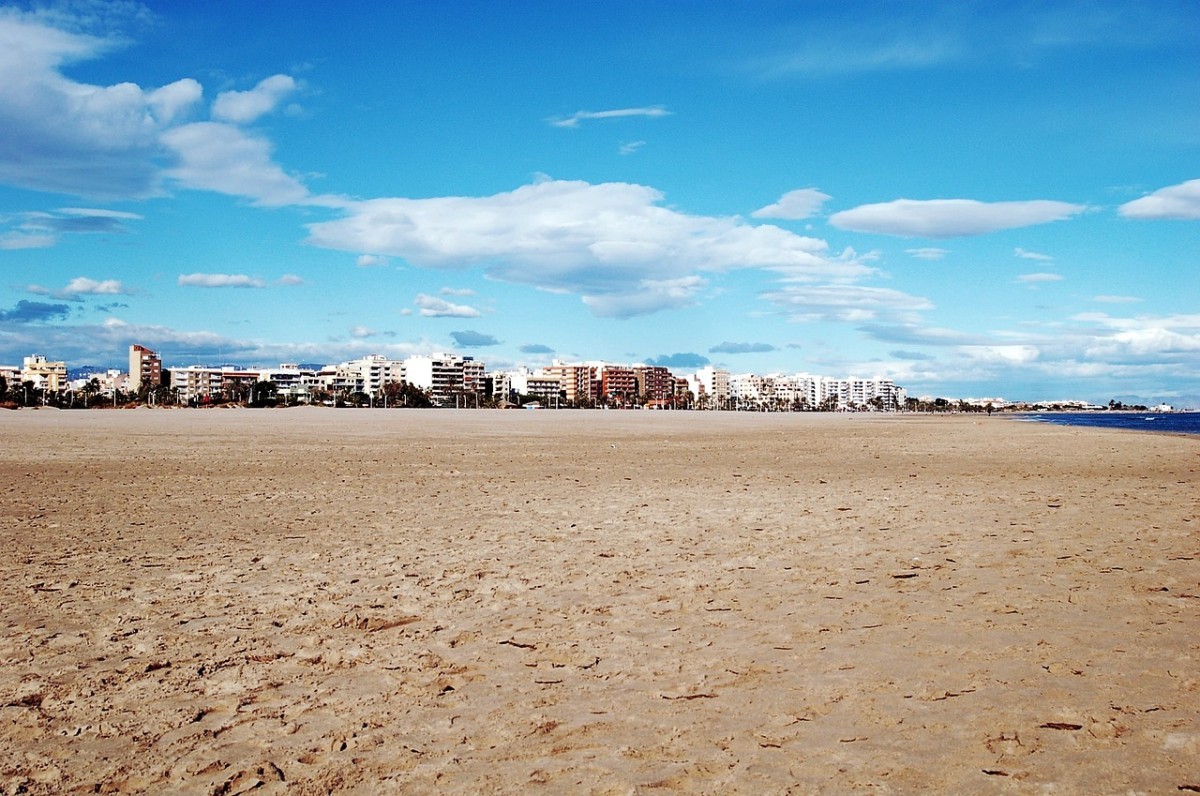 Living in Valencia: pros and cons, best areas and quality of life