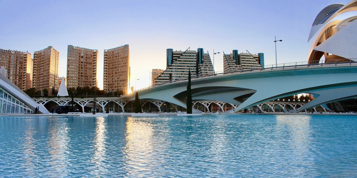 Living in Valencia: pros and cons, the best areas and quality of life