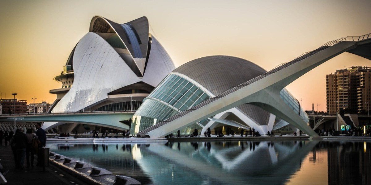 Living in Valencia: pros and cons, best areas and quality of life