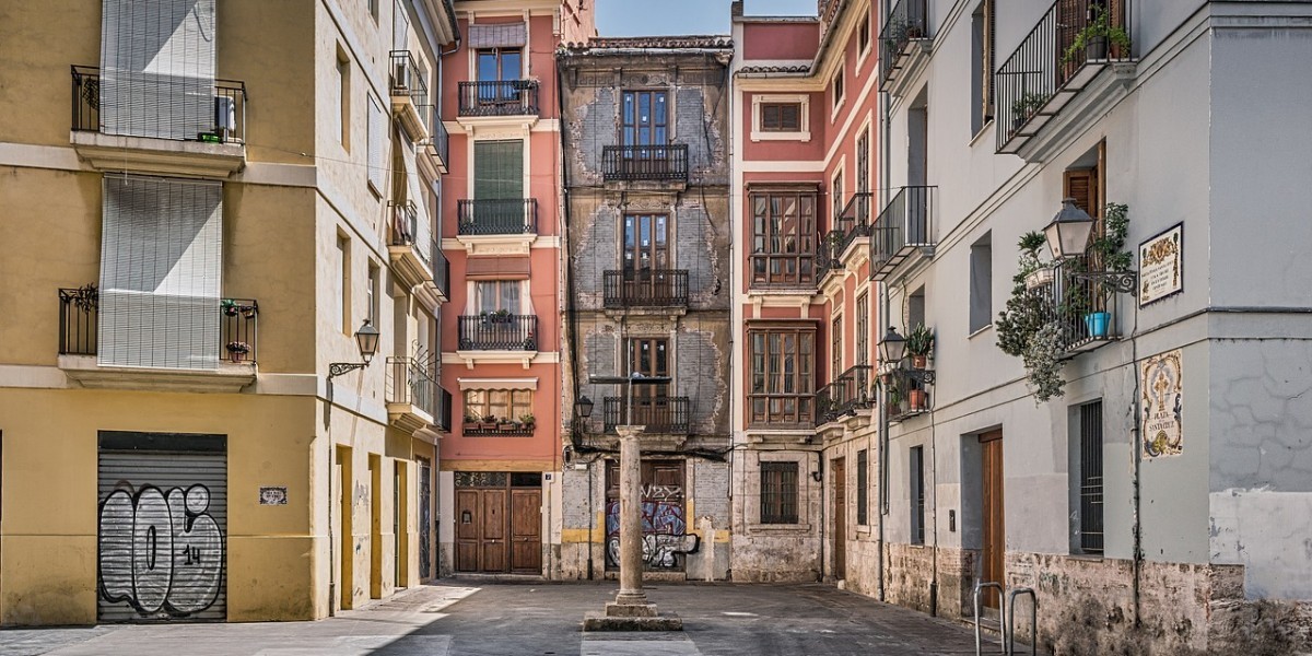 Living in Valencia: pros and cons, the best areas and quality of life