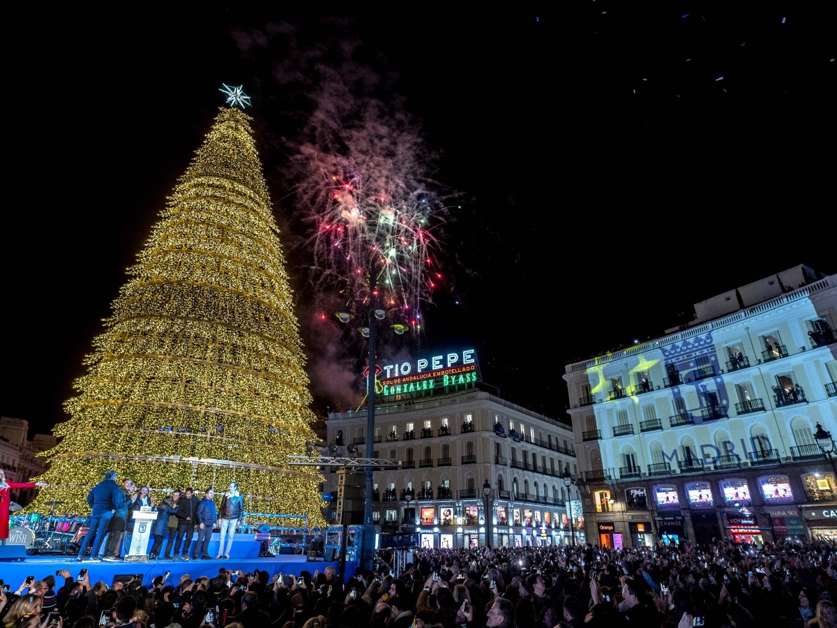 El espíritu de la Navidad inunda cada esquina de Madrid y se convierte en un reclamo para los turistas.