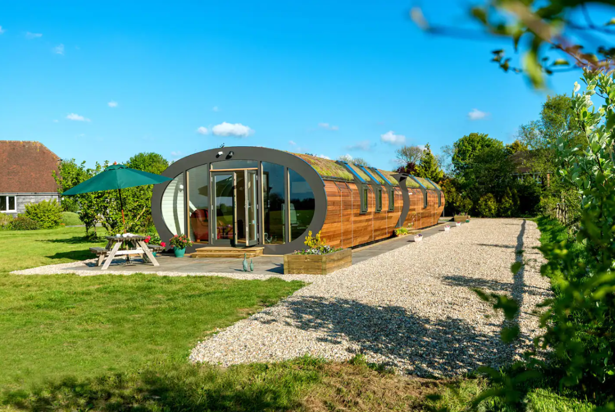 Bumble Barn: Una casa-tubería de estilo suizo