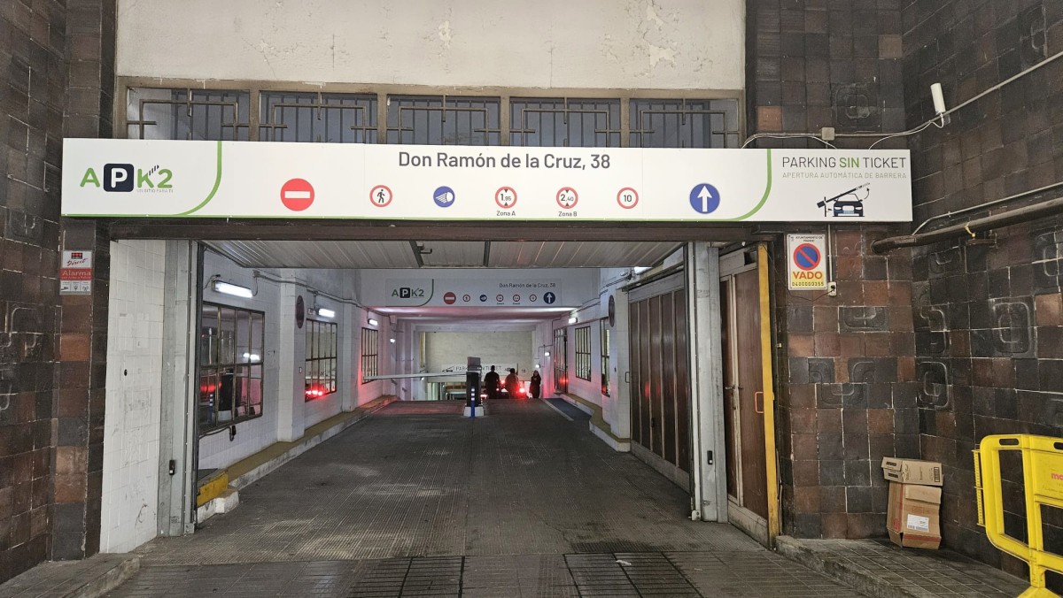 Entrada a un aparcamiento