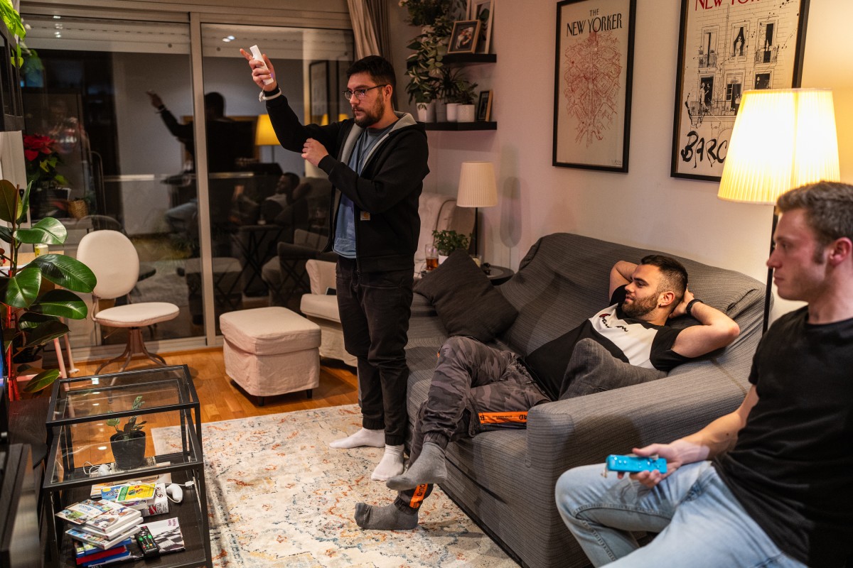 Jóvenes comparten piso en Barcelona