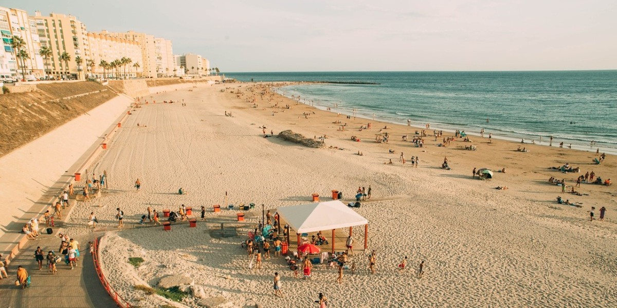 Living in Cadiz: why choose Cadiz, pros and cons and the best neighbourhoods
