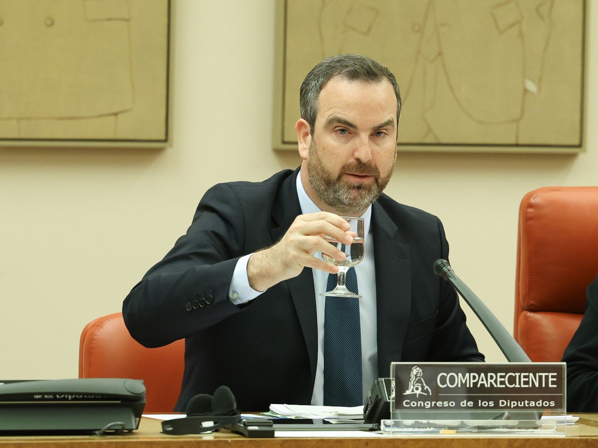 El Director General del Tesoro y Política Financiera, Álvaro López Barceló, durante la Comisión de Economía, Comercio y Transformación Digital, en el Congreso de los Diputados, a 6 de febrero de 2024, en Madrid (España). 